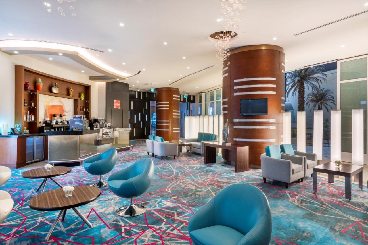 Готель Crowne Plaza Doha - The Business Park By Ihg Екстер'єр фото The lounge at the airport