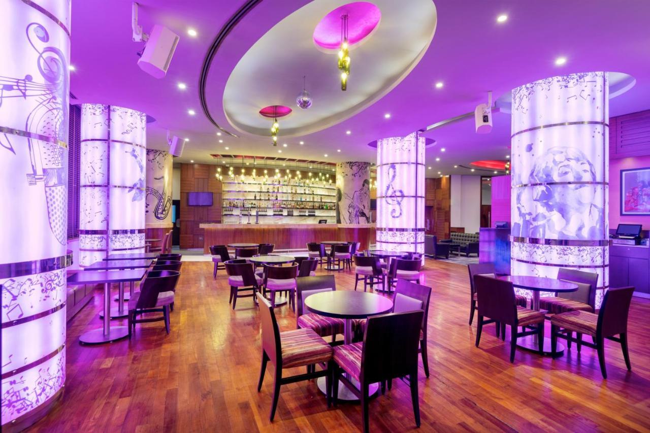 Готель Crowne Plaza Doha - The Business Park By Ihg Екстер'єр фото The bar at the W Hotel in San Francisco