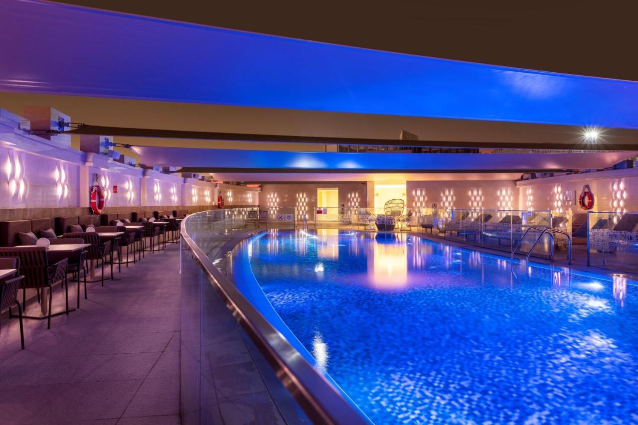 Готель Crowne Plaza Doha - The Business Park By Ihg Екстер'єр фото The pool at the hotel