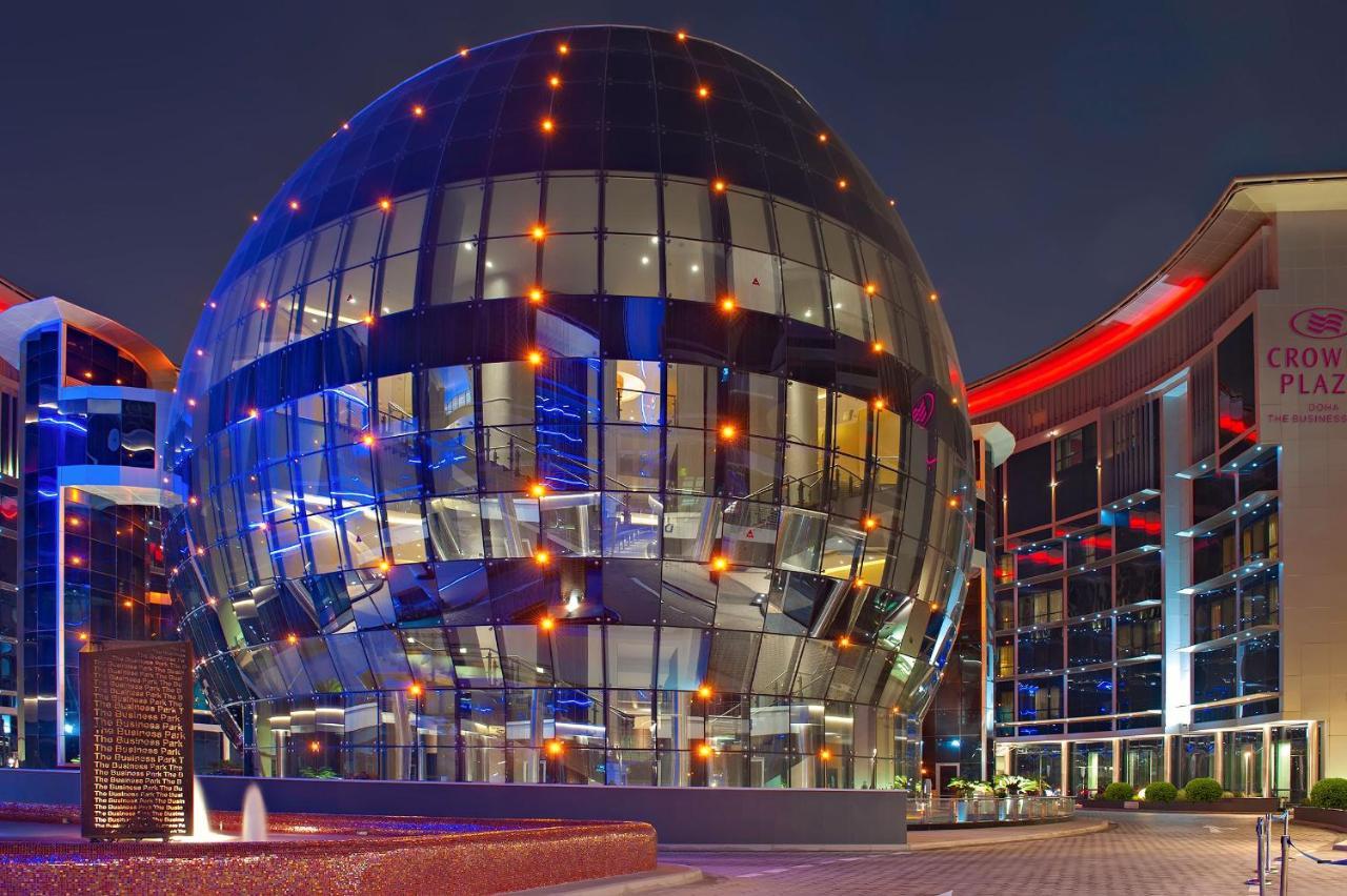 Готель Crowne Plaza Doha - The Business Park By Ihg Екстер'єр фото The Ball, the main building of the University Campus