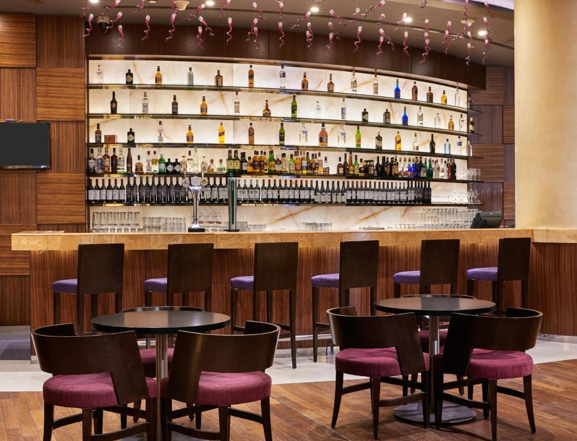 Готель Crowne Plaza Doha - The Business Park By Ihg Екстер'єр фото The bar at the lounge