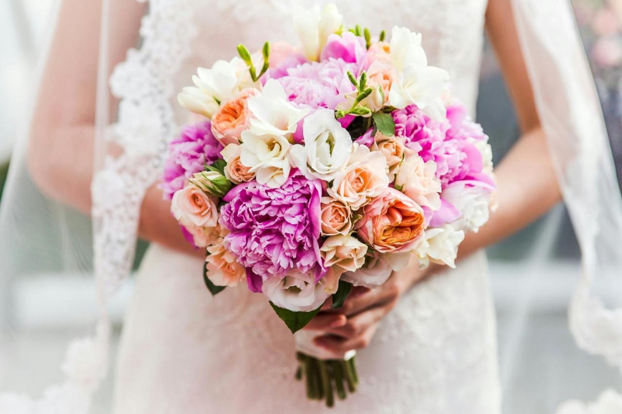 Готель Crowne Plaza Doha - The Business Park By Ihg Екстер'єр фото A bridal bouquet