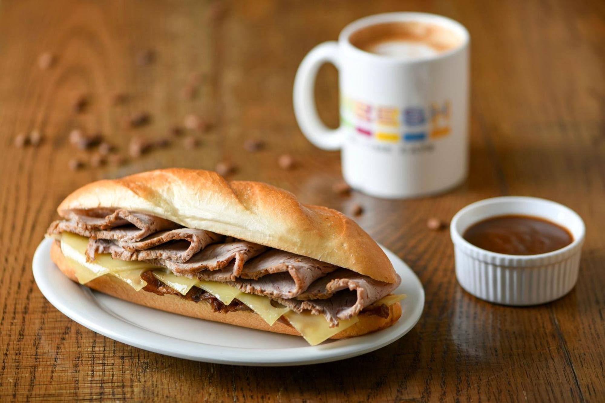 Готель Crowne Plaza Doha - The Business Park By Ihg Екстер'єр фото A roast beef and cheese sub
