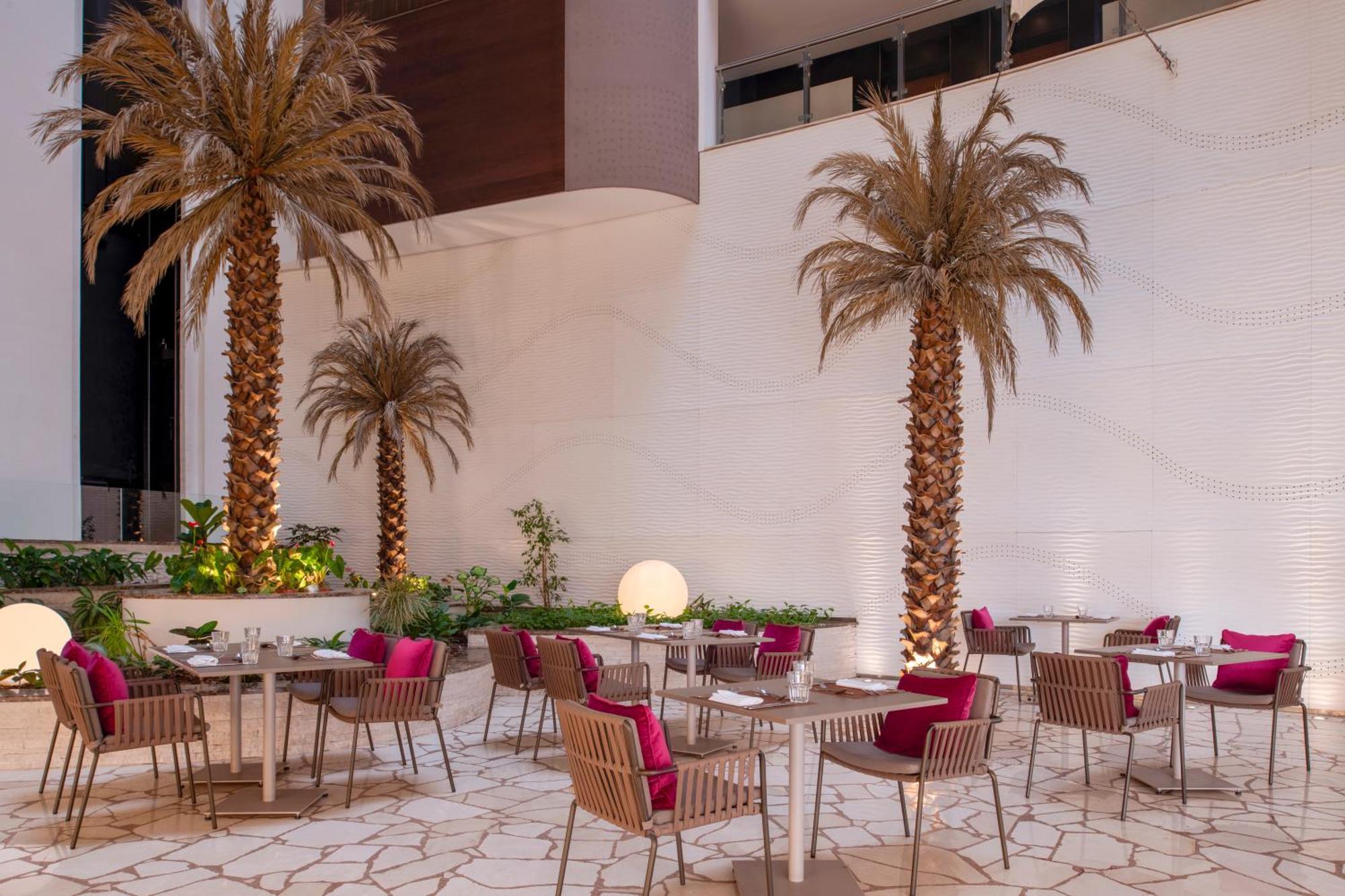 Готель Crowne Plaza Doha - The Business Park By Ihg Екстер'єр фото The Palm Beach